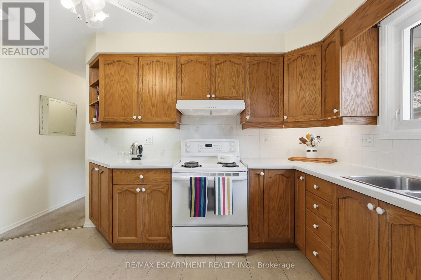 1347 Fisher Avenue, Burlington, Ontario  L7P 2L7 - Photo 14 - W13249692