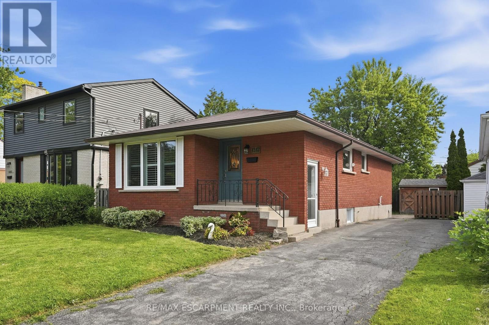 1347 Fisher Avenue, Burlington, Ontario  L7P 2L7 - Photo 2 - W13249692