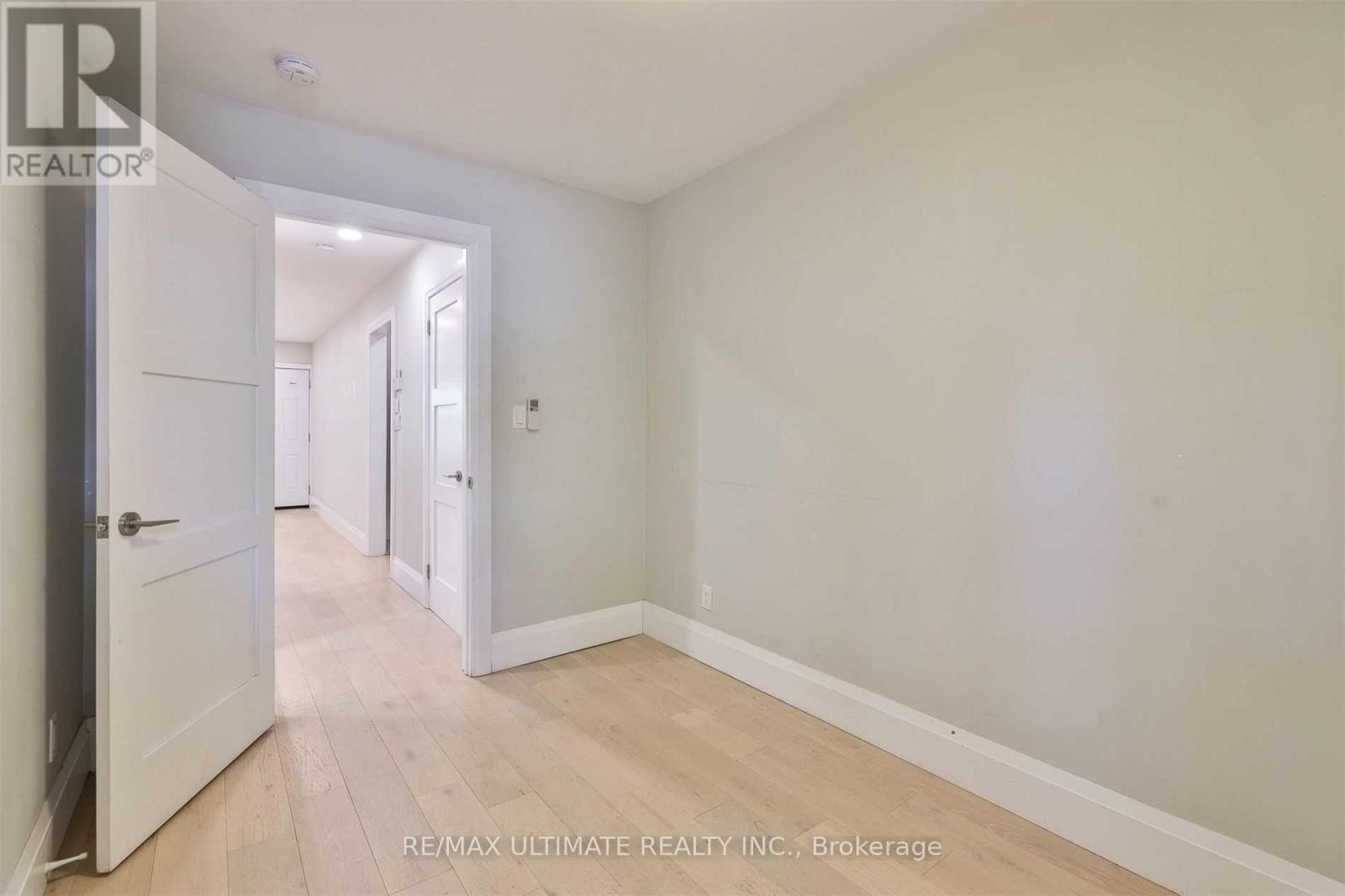 Main - 8 Grafton Avenue, Toronto, Ontario  M6R 1C4 - Photo 8 - W13249696