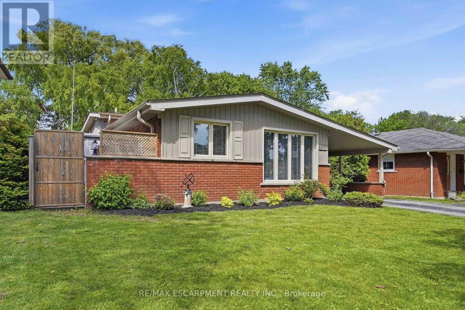 345 Erindale Drive, Burlington, Ontario  L7L 4T3 - Photo 2 - W13249718