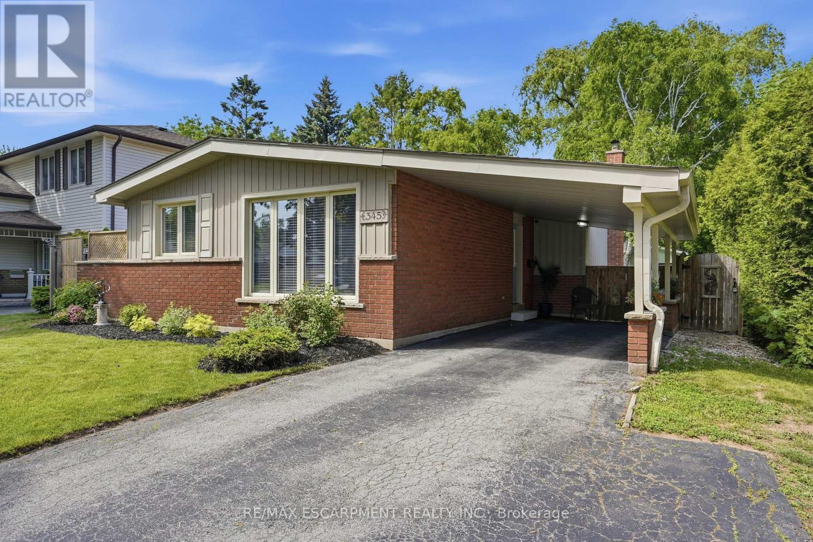 345 Erindale Drive, Burlington, Ontario  L7L 4T3 - Photo 3 - W13249718