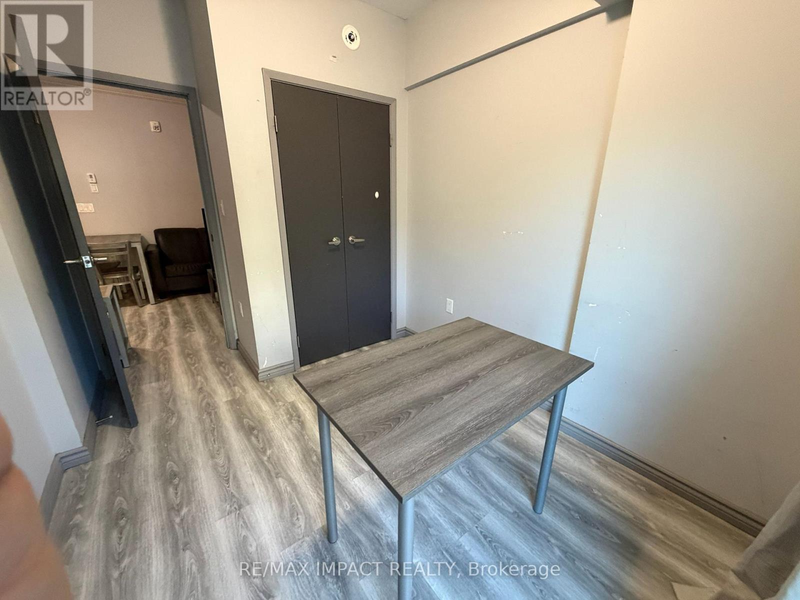 B04 - 275 Larch Street, Waterloo, Ontario  N2L 3R2 - Photo 3 - X13249444