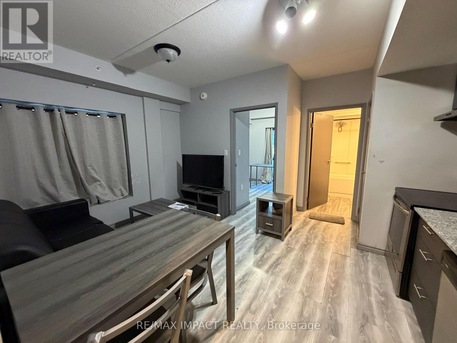 B04 - 275 Larch Street, Waterloo, Ontario  N2L 3R2 - Photo 4 - X13249444