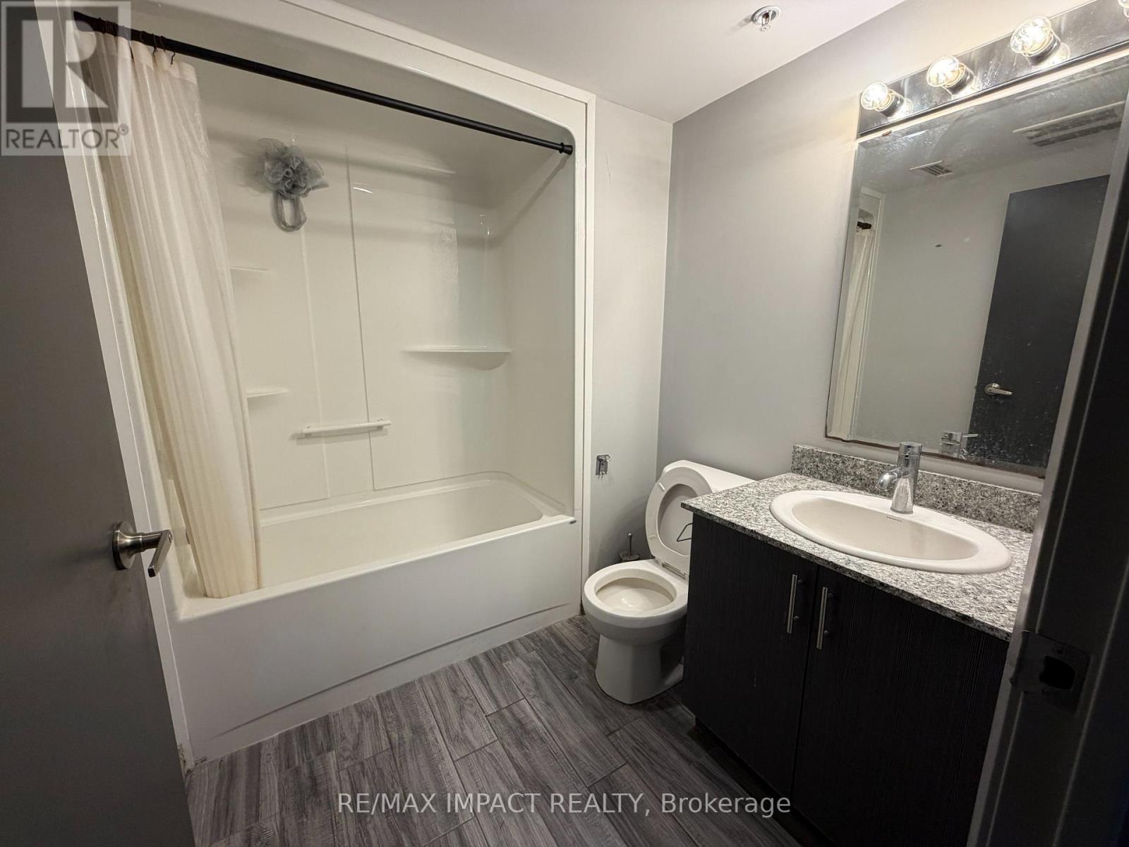 B04 - 275 Larch Street, Waterloo, Ontario  N2L 3R2 - Photo 6 - X13249444