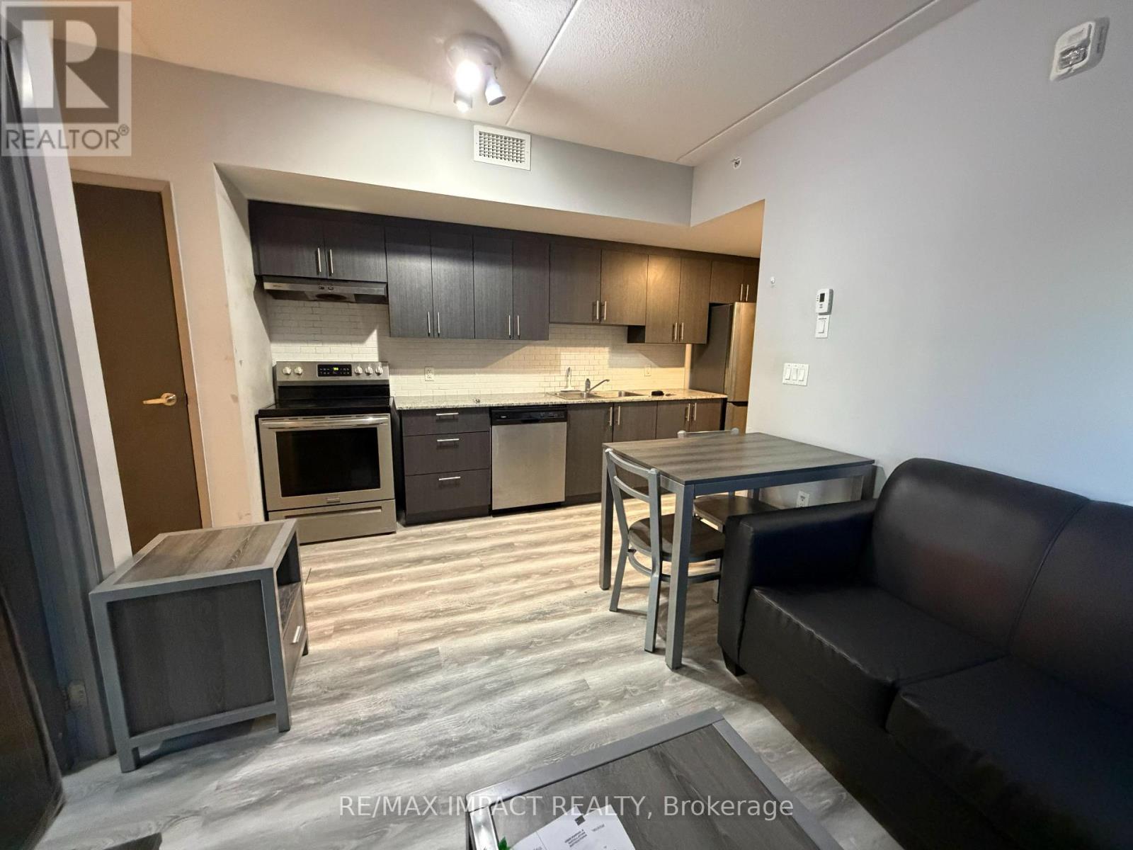 B04 - 275 Larch Street, Waterloo, Ontario  N2L 3R2 - Photo 8 - X13249444