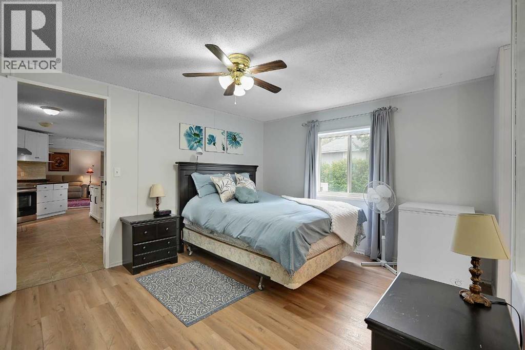 301 Stanley Avenue, Okotoks, Alberta  T1S 1M5 - Photo 2 - A2317165