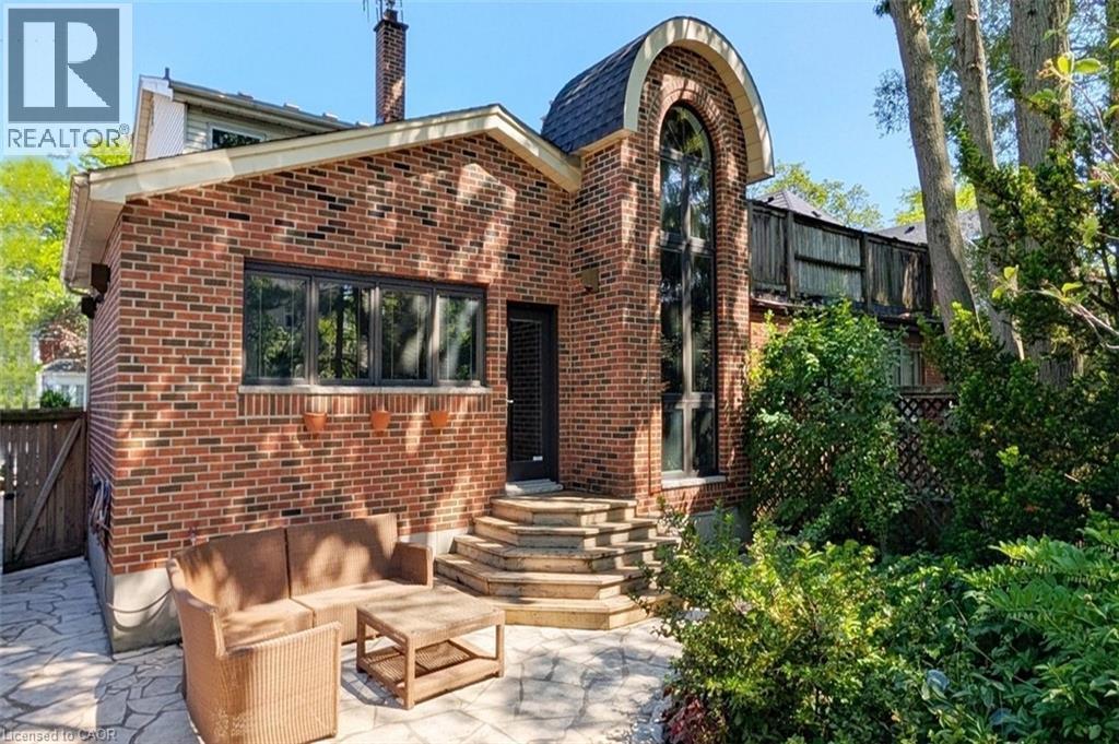 12 Bond Street S, Hamilton, Ontario  L8S 1S7 - Photo 2 - 40836734
