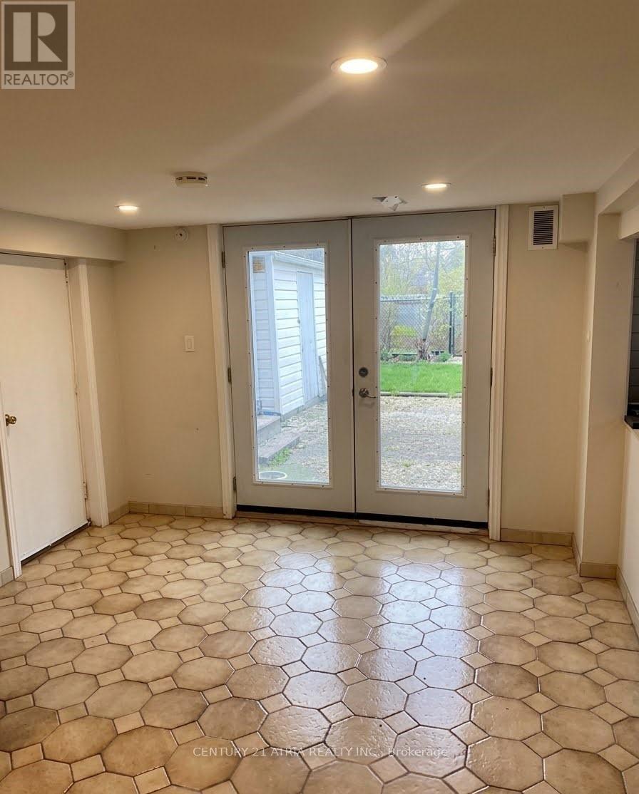Lower - 65 Newlin Crescent, Toronto, Ontario  M3L 1X5 - Photo 2 - W13235676