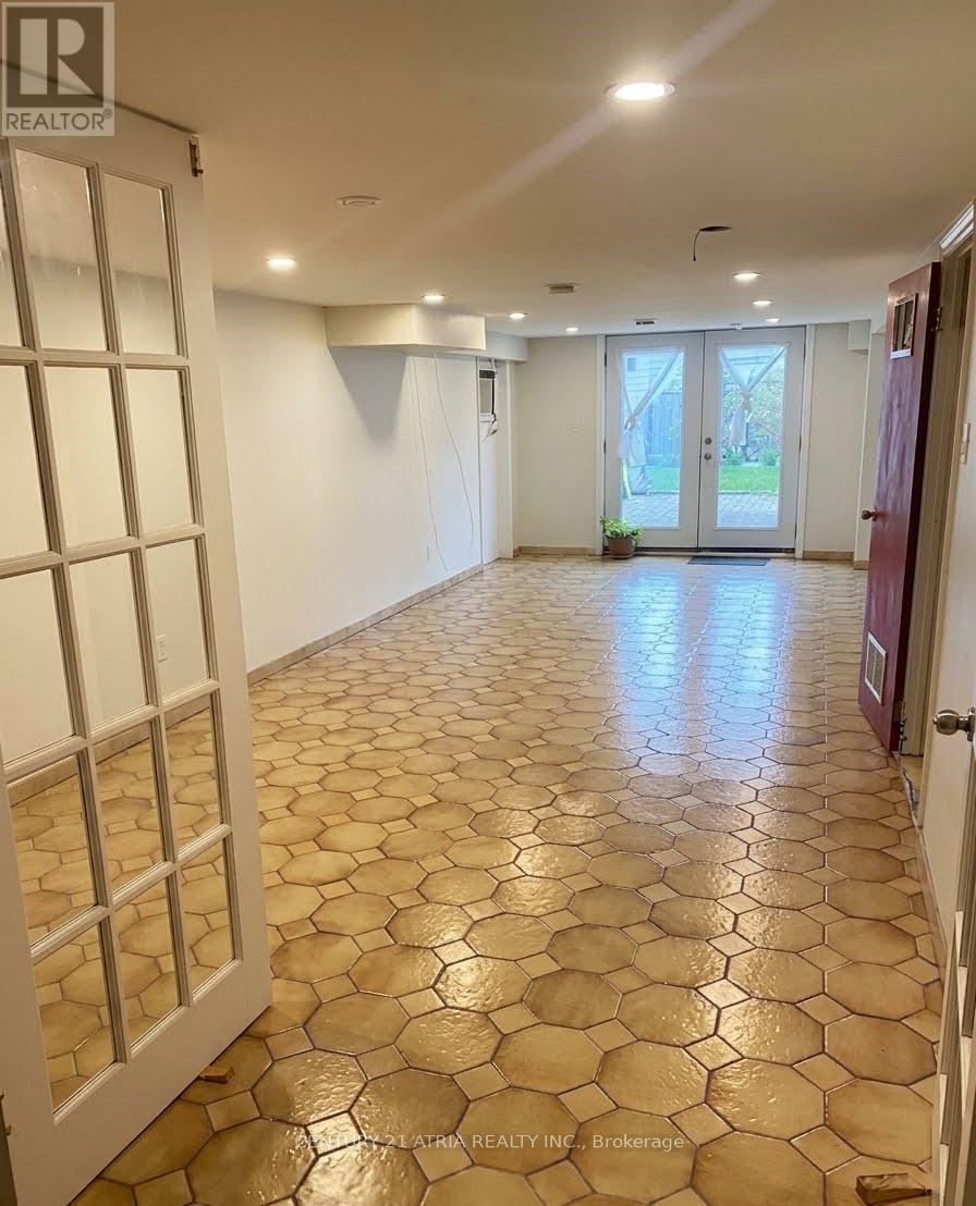 Lower - 65 Newlin Crescent, Toronto, Ontario  M3L 1X5 - Photo 4 - W13235676
