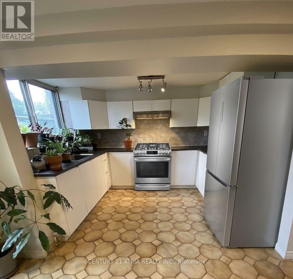 Lower - 65 Newlin Crescent, Toronto, Ontario  M3L 1X5 - Photo 3 - W13235676