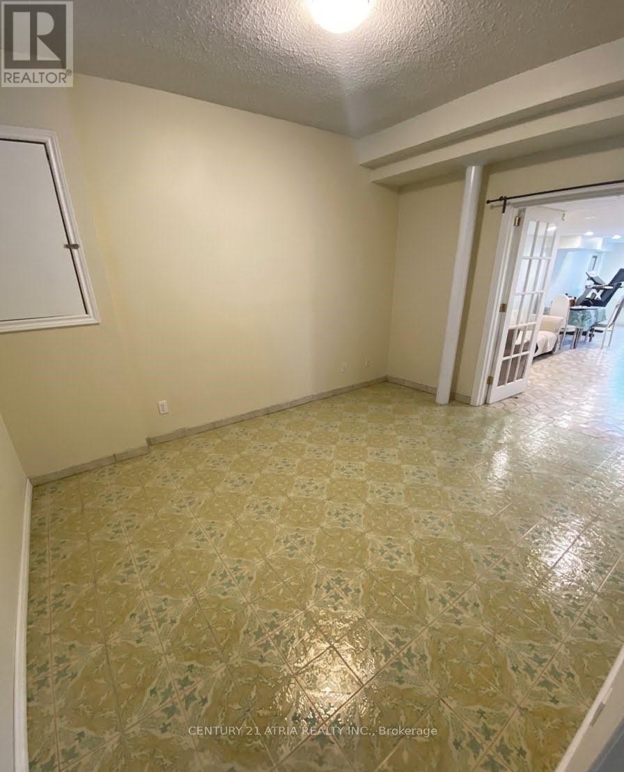 Lower - 65 Newlin Crescent, Toronto, Ontario  M3L 1X5 - Photo 5 - W13235676
