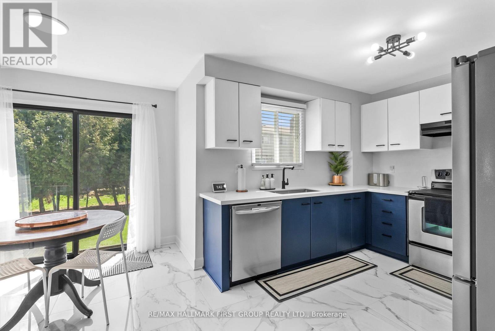 1321 Anton Square, Pickering, Ontario  L1V 5S7 - Photo 4 - E13249804