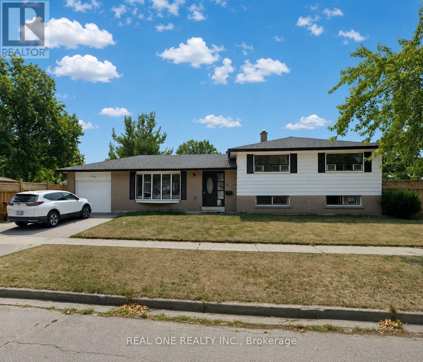 1 GROVENEST DRIVE, Toronto, Ontario