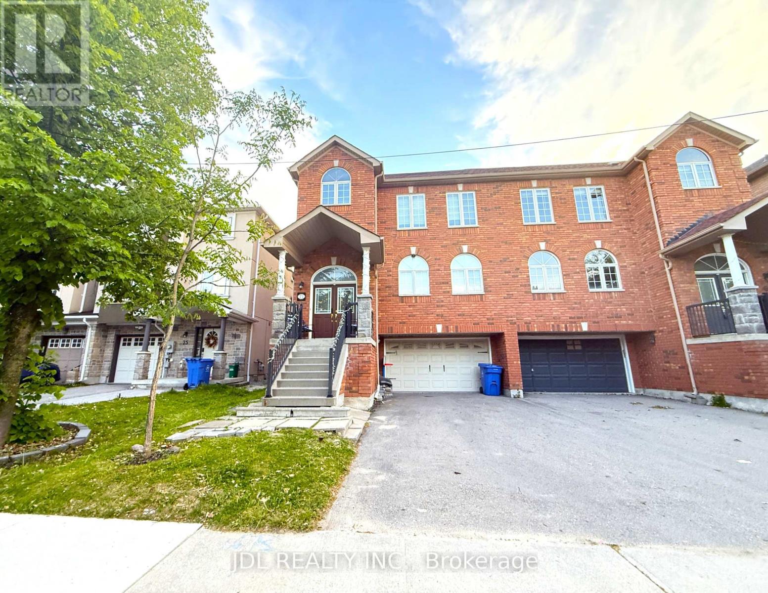 71 GAIL PARKS CRESCENT, Newmarket, Ontario