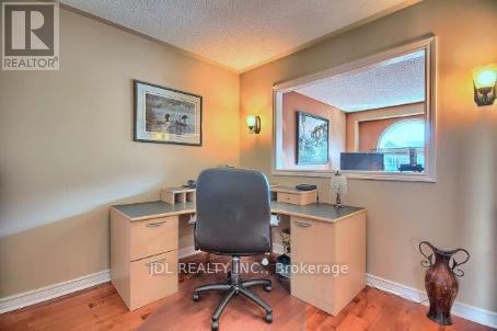 71 Gail Parks Crescent, Newmarket, Ontario  L3X 3B9 - Photo 4 - N13249904