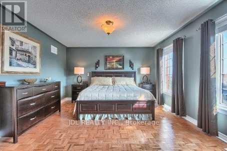71 Gail Parks Crescent, Newmarket, Ontario  L3X 3B9 - Photo 6 - N13249904
