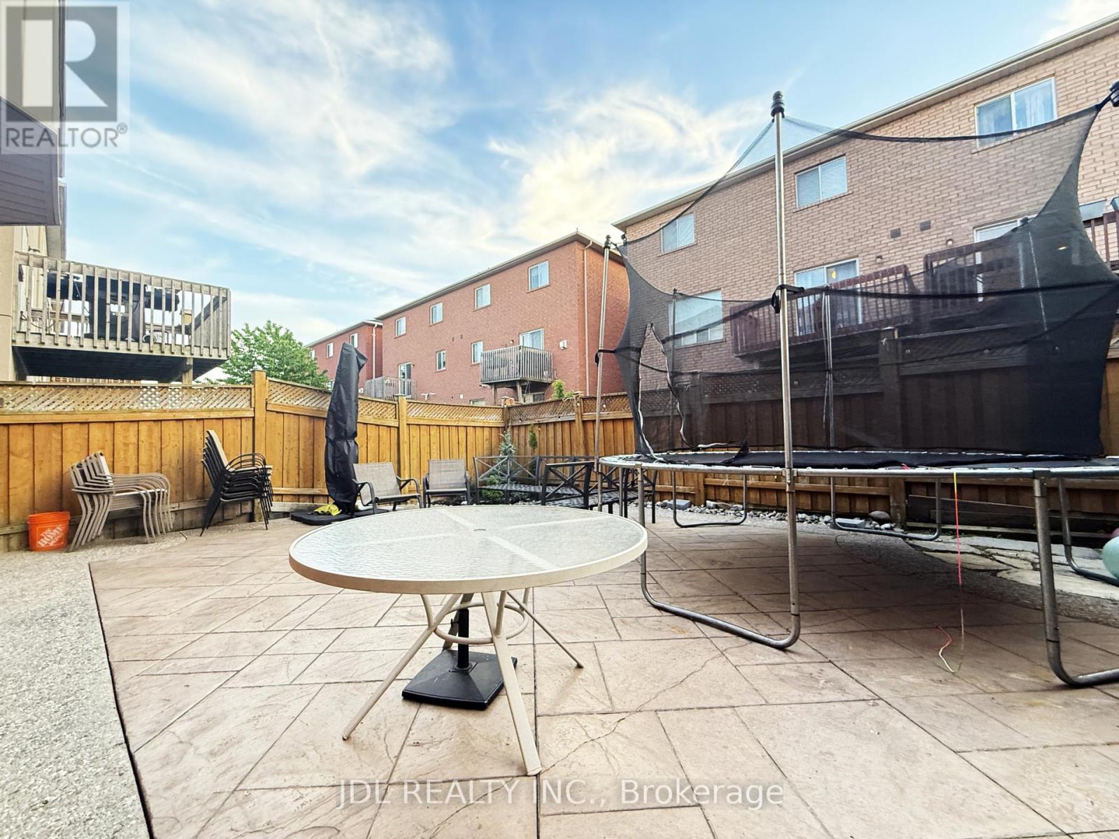 71 Gail Parks Crescent, Newmarket, Ontario  L3X 3B9 - Photo 9 - N13249904