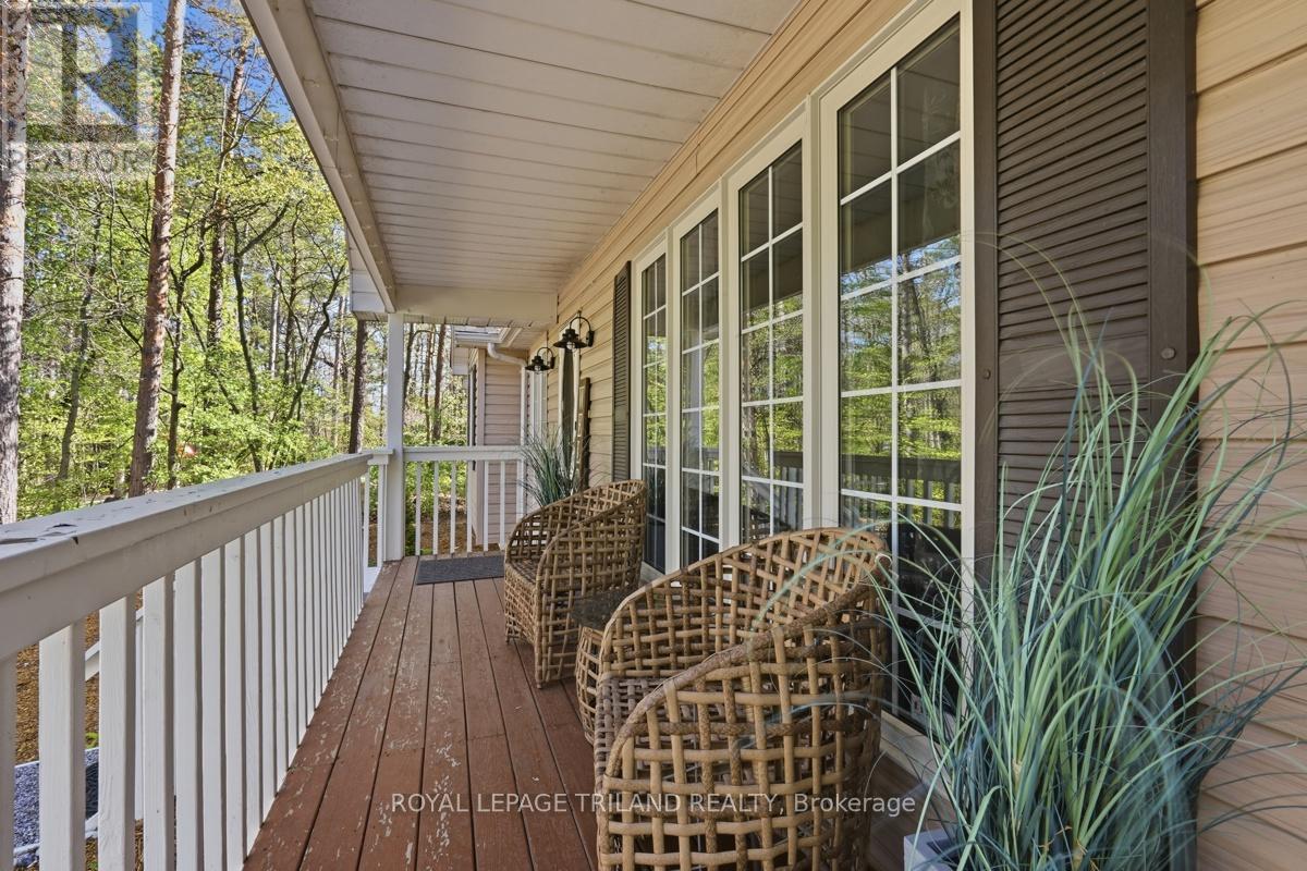 9945 Riverview Road, Lambton Shores, Ontario  N0M 1T0 - Photo 3 - X13249986