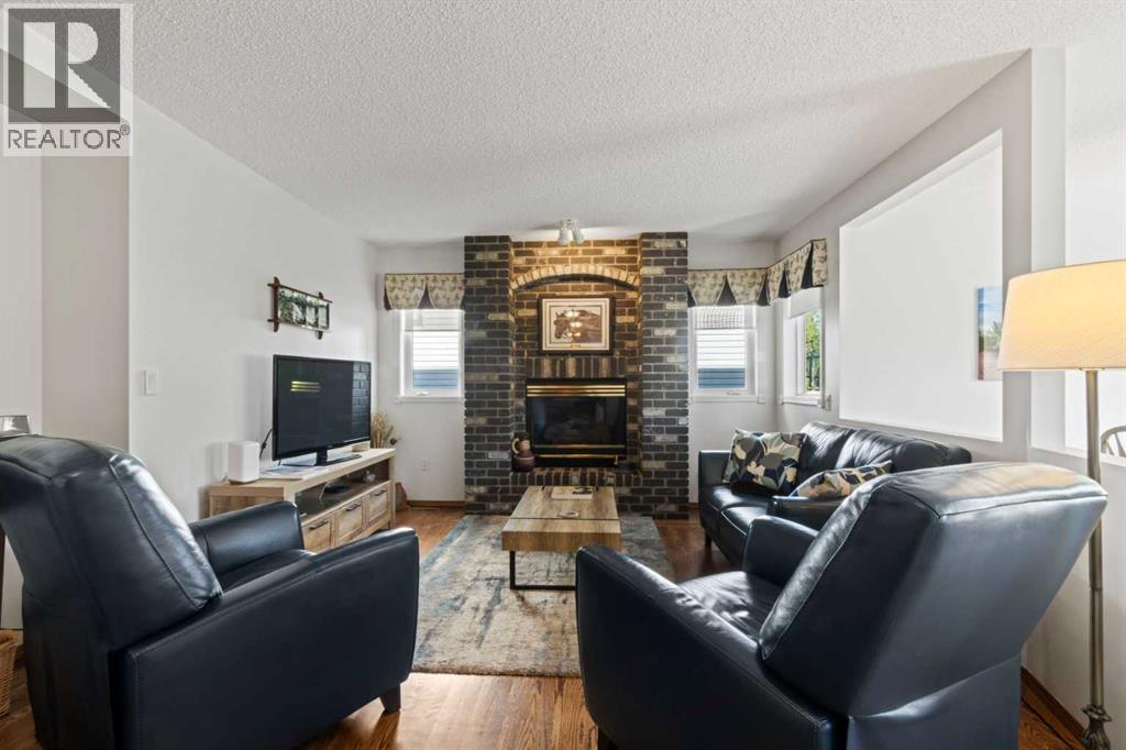 37 Riverview Close, Cochrane, Alberta  T4C 1K7 - Photo 8 - A2317759