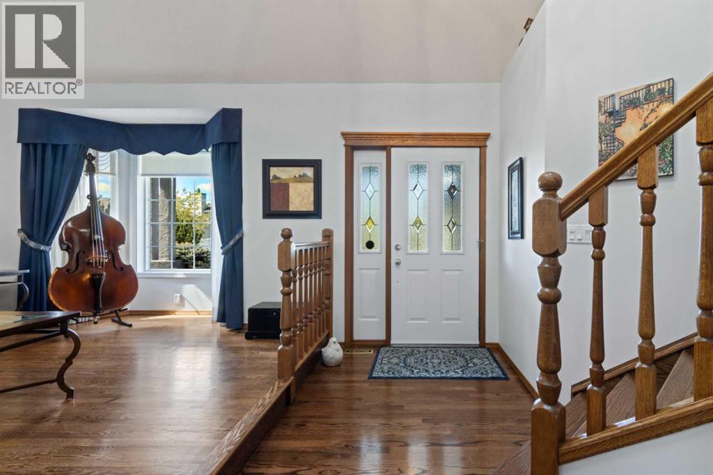 37 Riverview Close, Cochrane, Alberta  T4C 1K7 - Photo 4 - A2317759