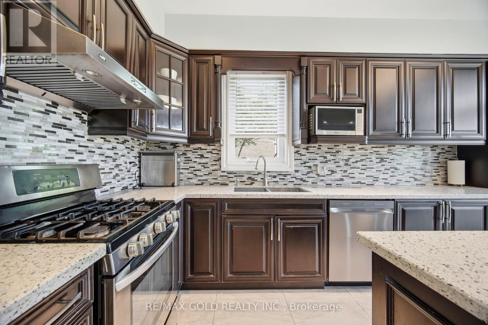 10 Inwood Place, Brampton, Ontario  L6R 1T2 - Photo 10 - W13249872