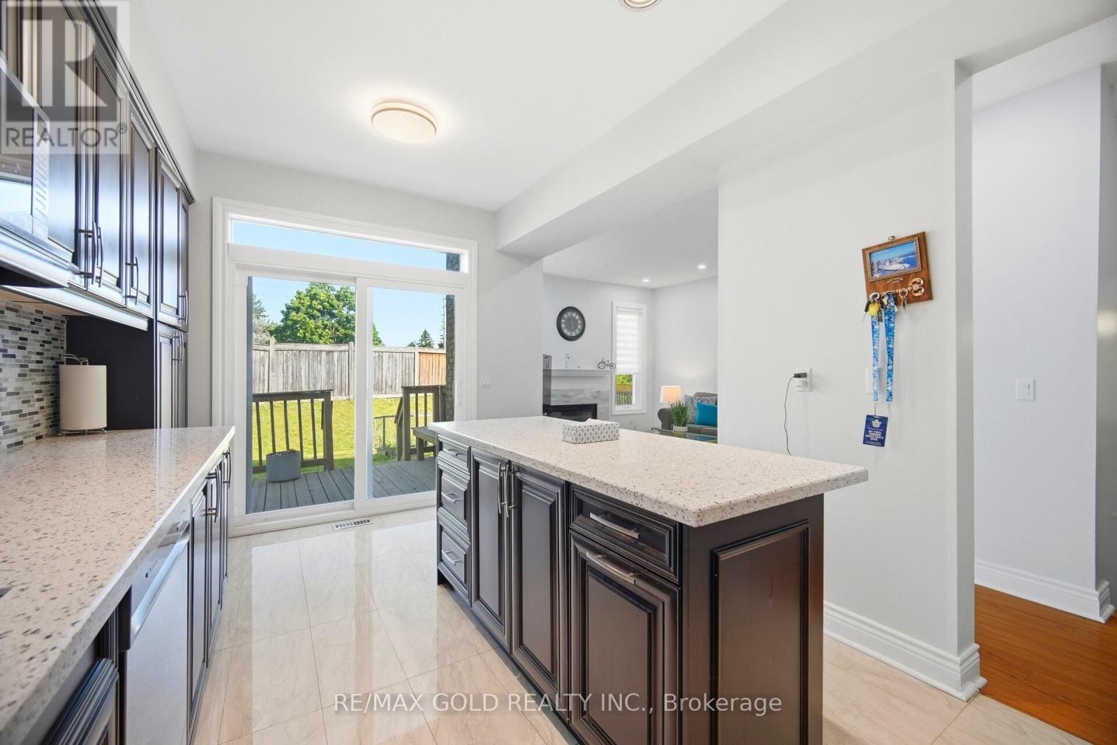 10 Inwood Place, Brampton, Ontario  L6R 1T2 - Photo 11 - W13249872