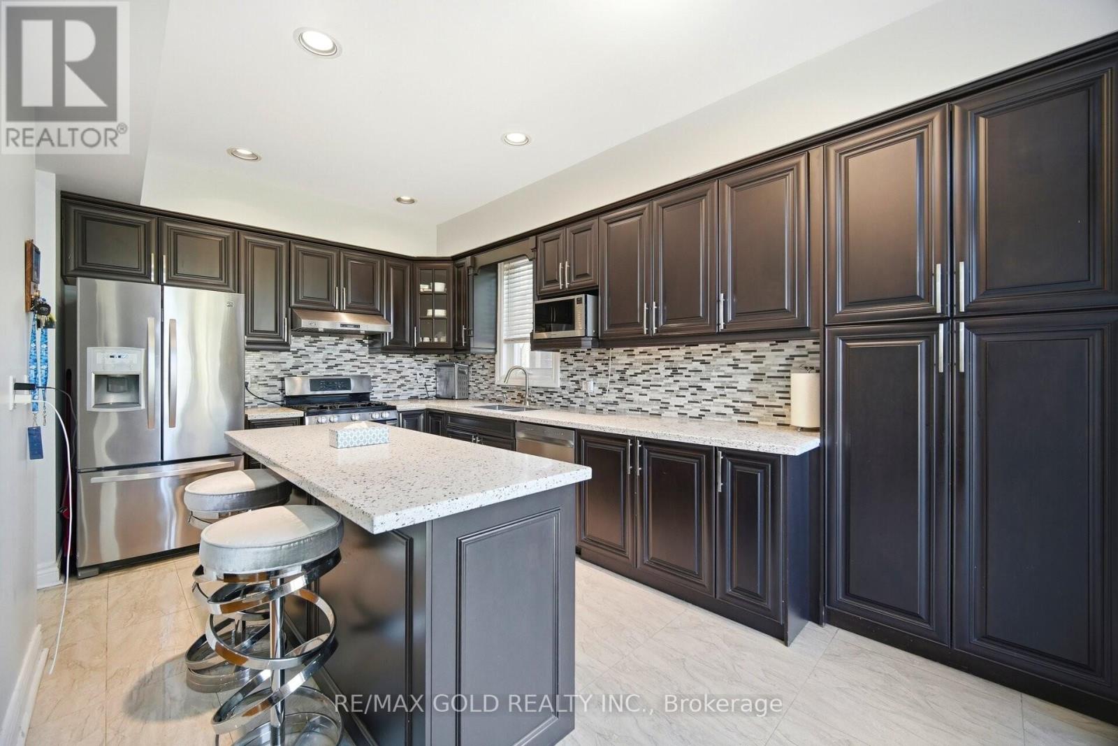 10 Inwood Place, Brampton, Ontario  L6R 1T2 - Photo 9 - W13249872