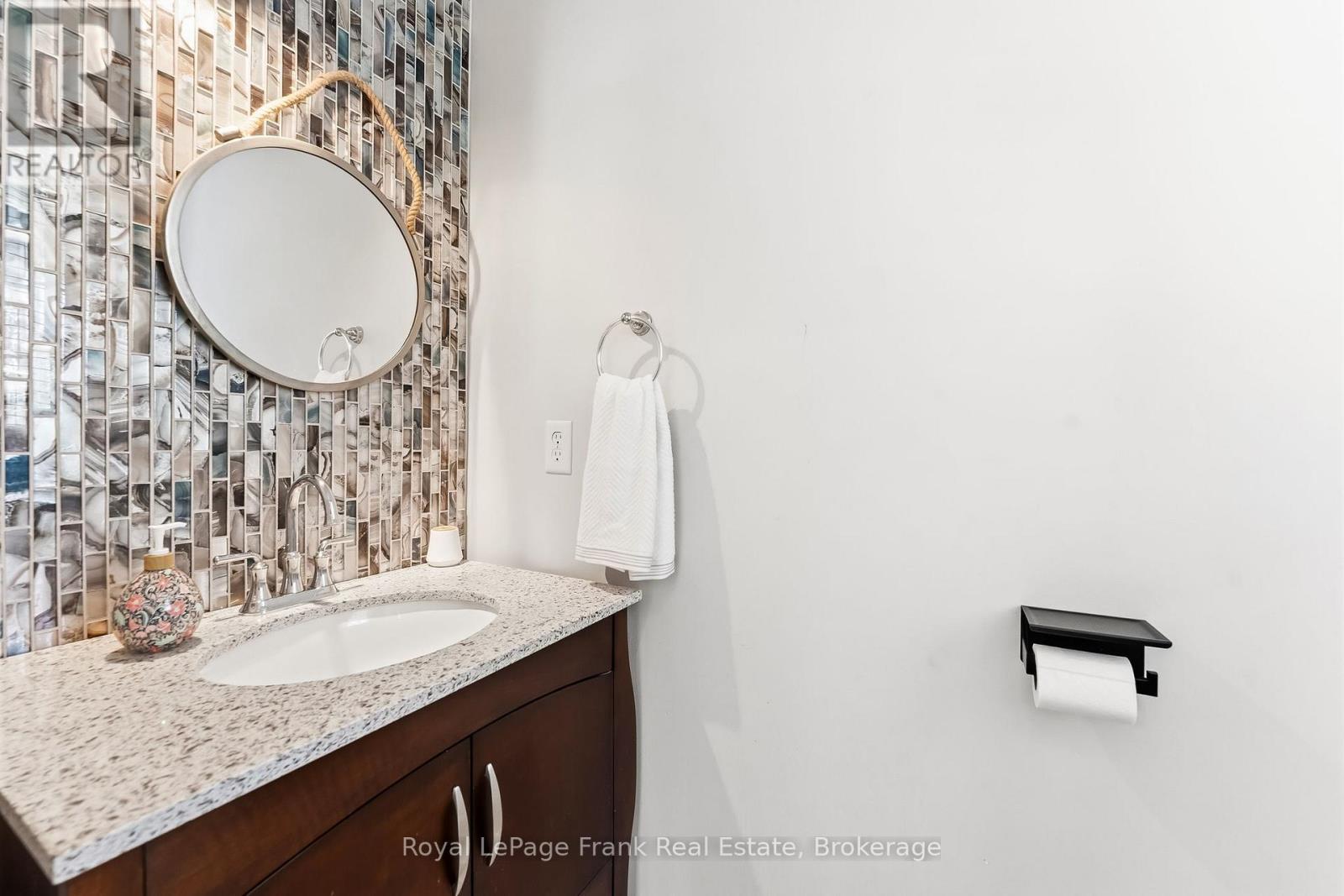51 Goodhart Crescent, Ajax, Ontario  L1T 4J1 - Photo 7 - E13250114