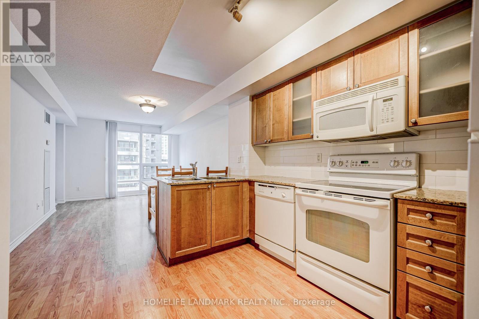 510 - 761 Bay Street, Toronto, Ontario  M5G 2R2 - Photo 2 - C13250404