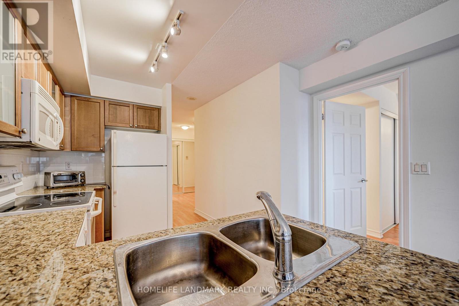 510 - 761 Bay Street, Toronto, Ontario  M5G 2R2 - Photo 6 - C13250404