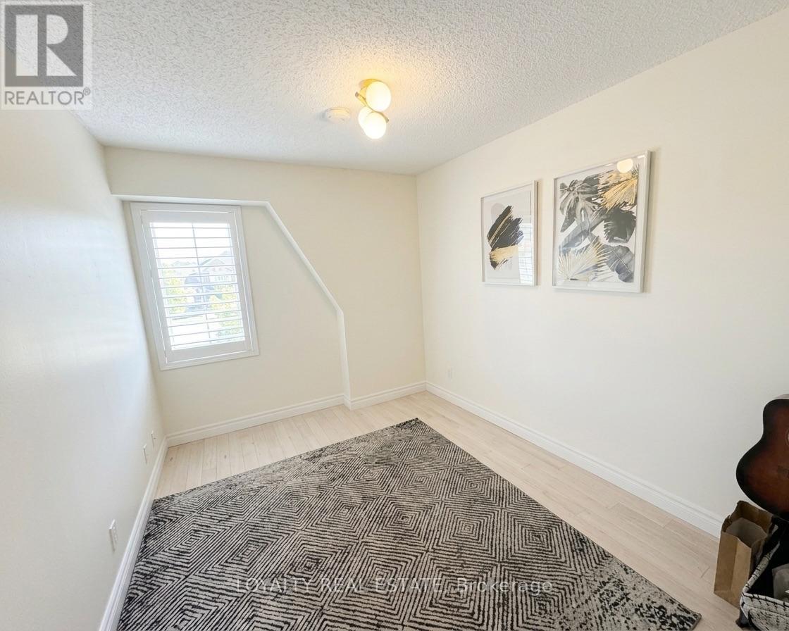 33 Sprucedale Way, Whitby, Ontario  L1N 9T9 - Photo 10 - E13250042