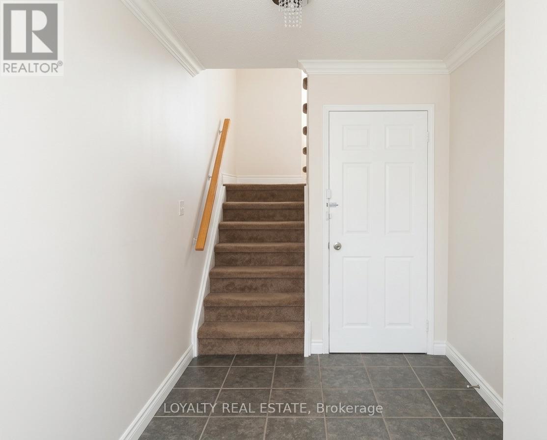33 Sprucedale Way, Whitby, Ontario  L1N 9T9 - Photo 4 - E13250042