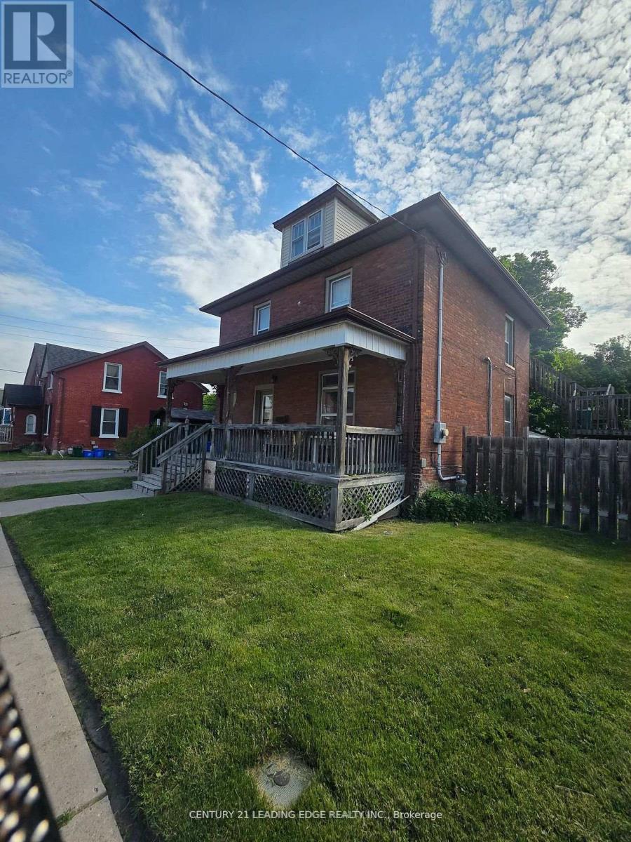 195 Albert Street, Oshawa, Ontario  L1H 4R4 - Photo 2 - E13250066