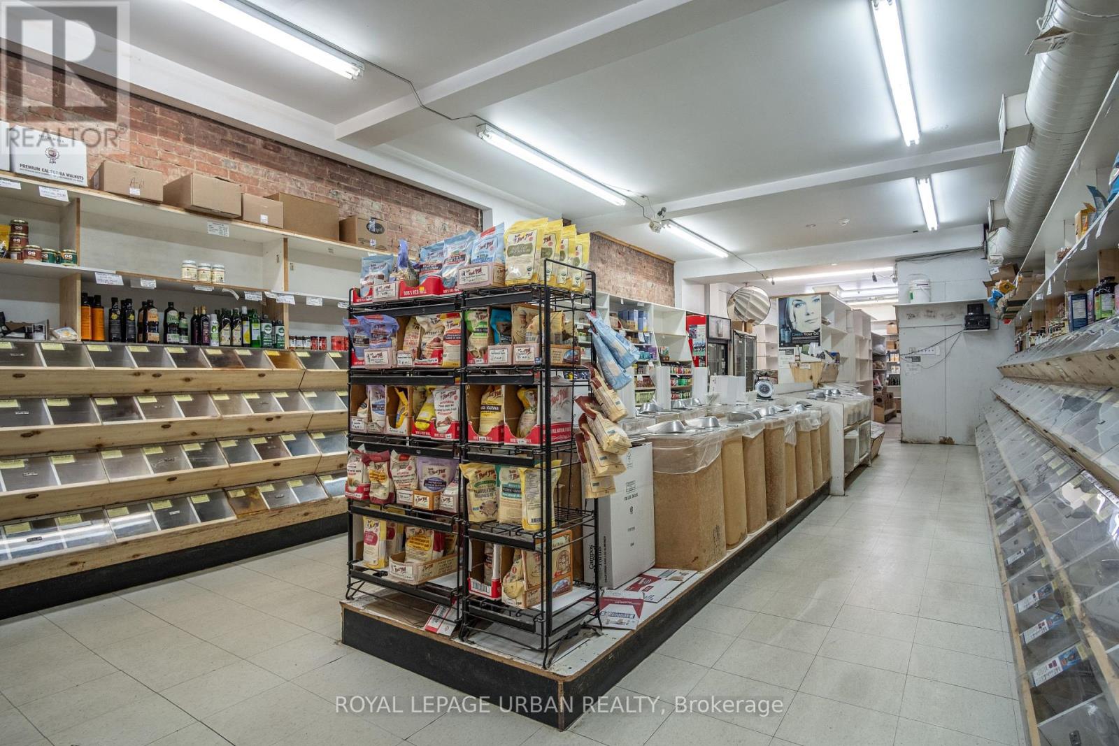 638 Danforth Avenue, Toronto, Ontario  M4K 1R3 - Photo 6 - E13250180