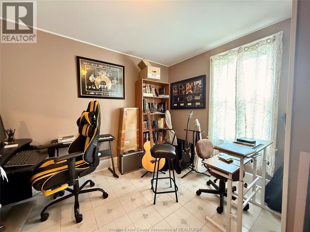 382 Pine Street, Windsor, Ontario  N9A 6E2 - Photo 5 - 26013312