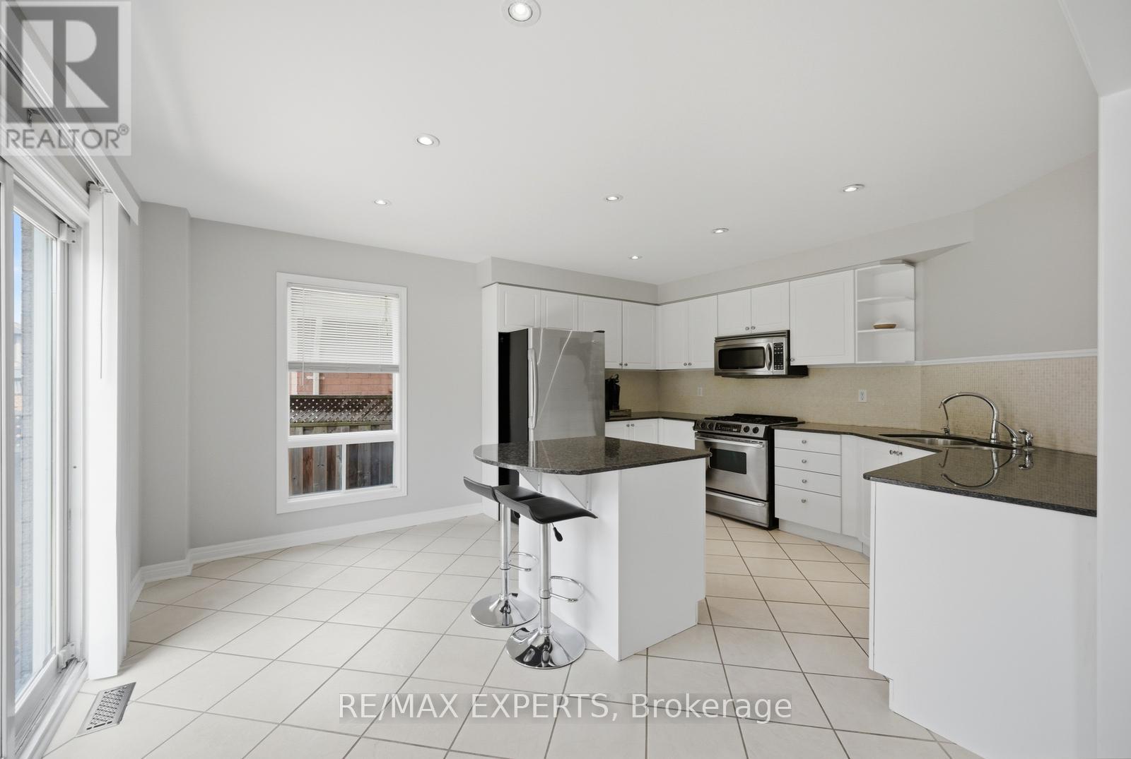 204 Montebello Avenue, Vaughan, Ontario  L4H 1L9 - Photo 9 - N13250186