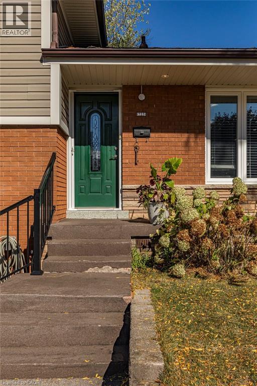 723 Hyde Road, Burlington, Ontario L7S 1S6 - Photo 6 - 40837179