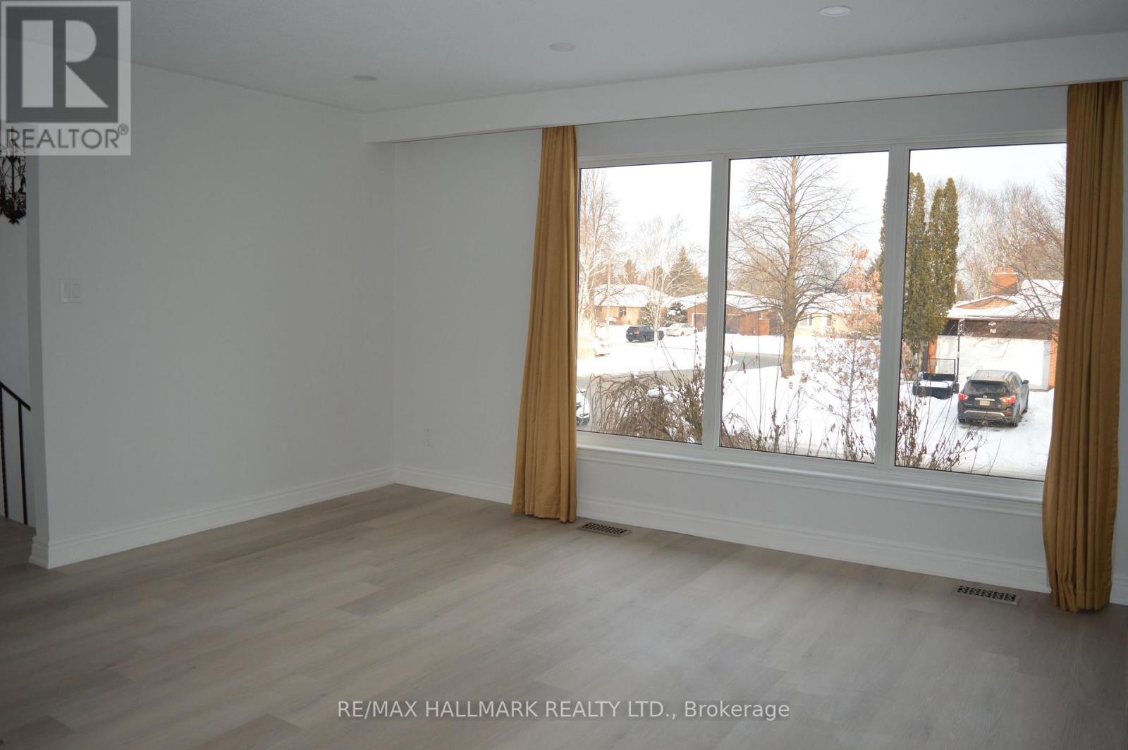 Main - 25 Glenridge Road, Barrie (Allandale Heights), Ontario  L4N 2X9 - Photo 5 - S13249956