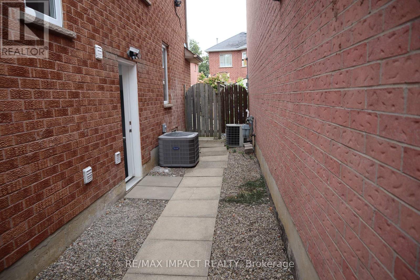 49 Hood Crescent, Brampton, Ontario  L6Y 4S7 - Photo 24 - W13249970
