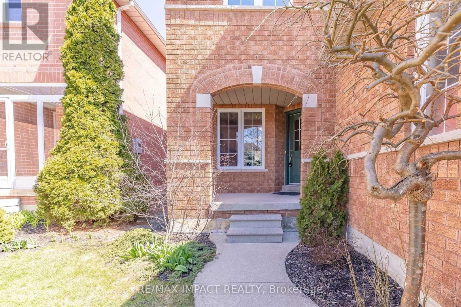 49 Hood Crescent, Brampton, Ontario  L6Y 4S7 - Photo 4 - W13249970