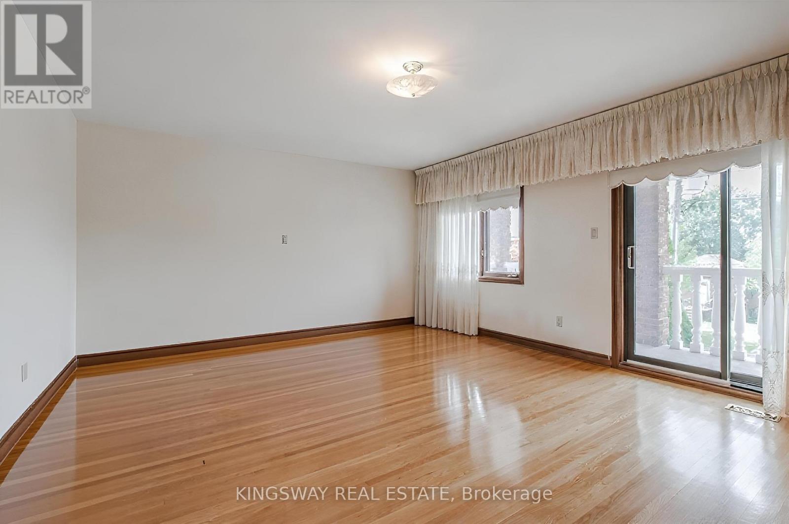 27 Mulholland Avenue, Toronto, Ontario  M6A 2S1 - Photo 12 - W13250012