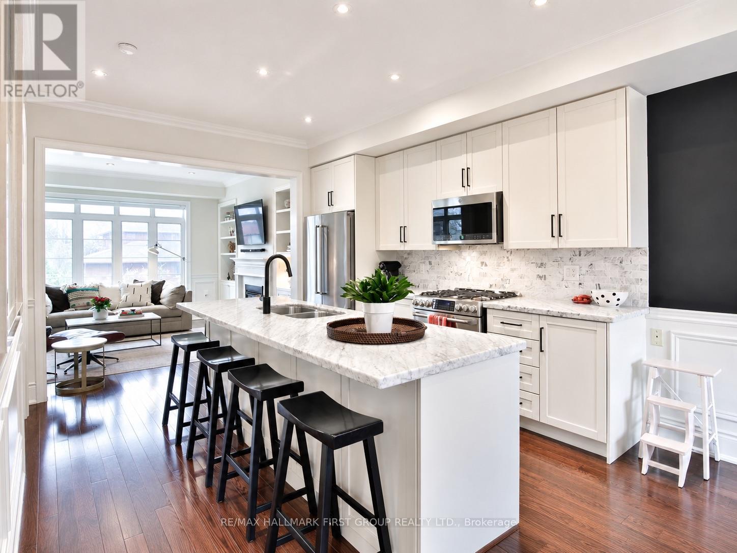 329 Dalesford Road, Toronto, Ontario  M8Y 1G8 - Photo 11 - W13250096
