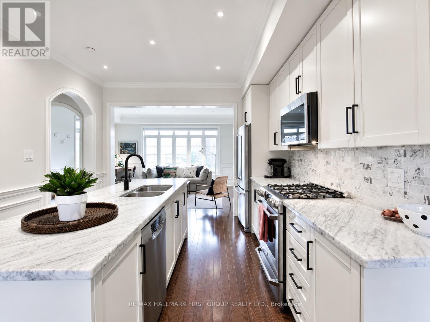 329 Dalesford Road, Toronto, Ontario  M8Y 1G8 - Photo 12 - W13250096