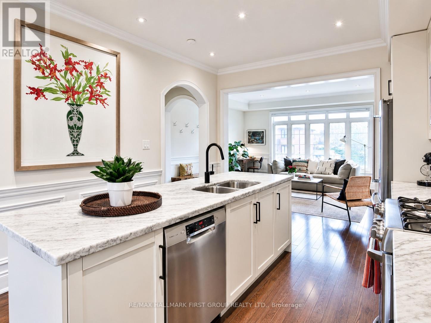 329 Dalesford Road, Toronto, Ontario  M8Y 1G8 - Photo 13 - W13250096