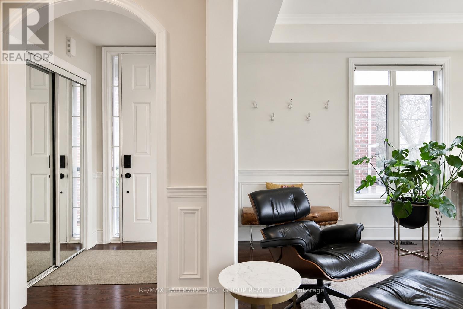 329 Dalesford Road, Toronto, Ontario  M8Y 1G8 - Photo 4 - W13250096