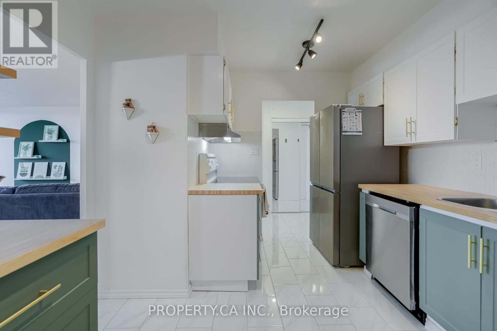 2008 - 85 Emmett Avenue, Toronto, Ontario  M6M 5A2 - Photo 10 - W13250106