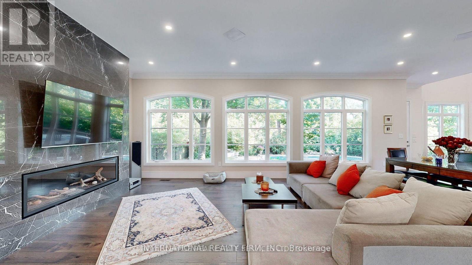 1286 Cambridge Drive, Oakville, Ontario  L6J 1S1 - Photo 3 - W13250184