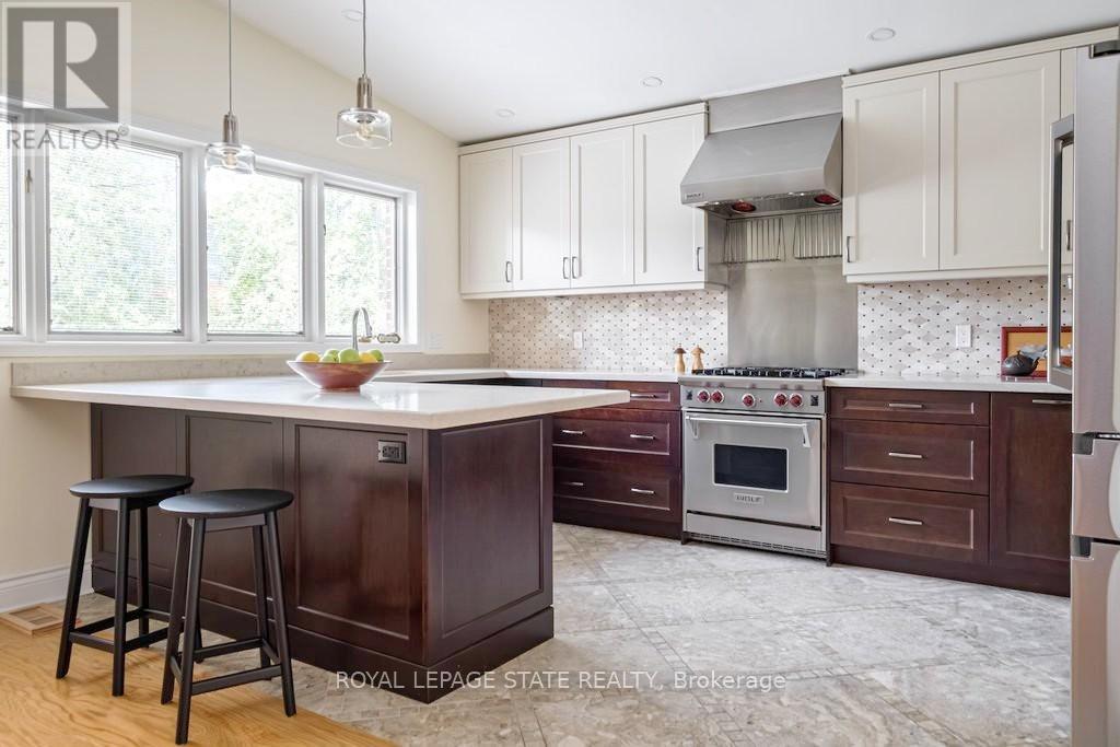 12 Bond Street S, Hamilton, Ontario  L8S 1S7 - Photo 4 - X13250070