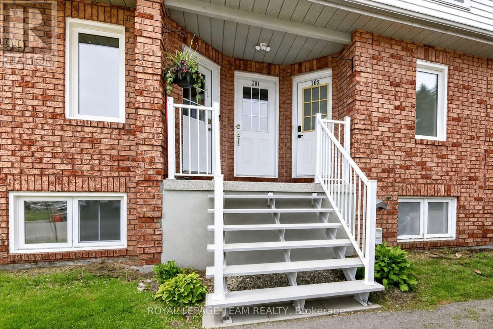 102 - 299 Castor Street, Russell, Ontario  K4R 1E9 - Photo 2 - X13250268