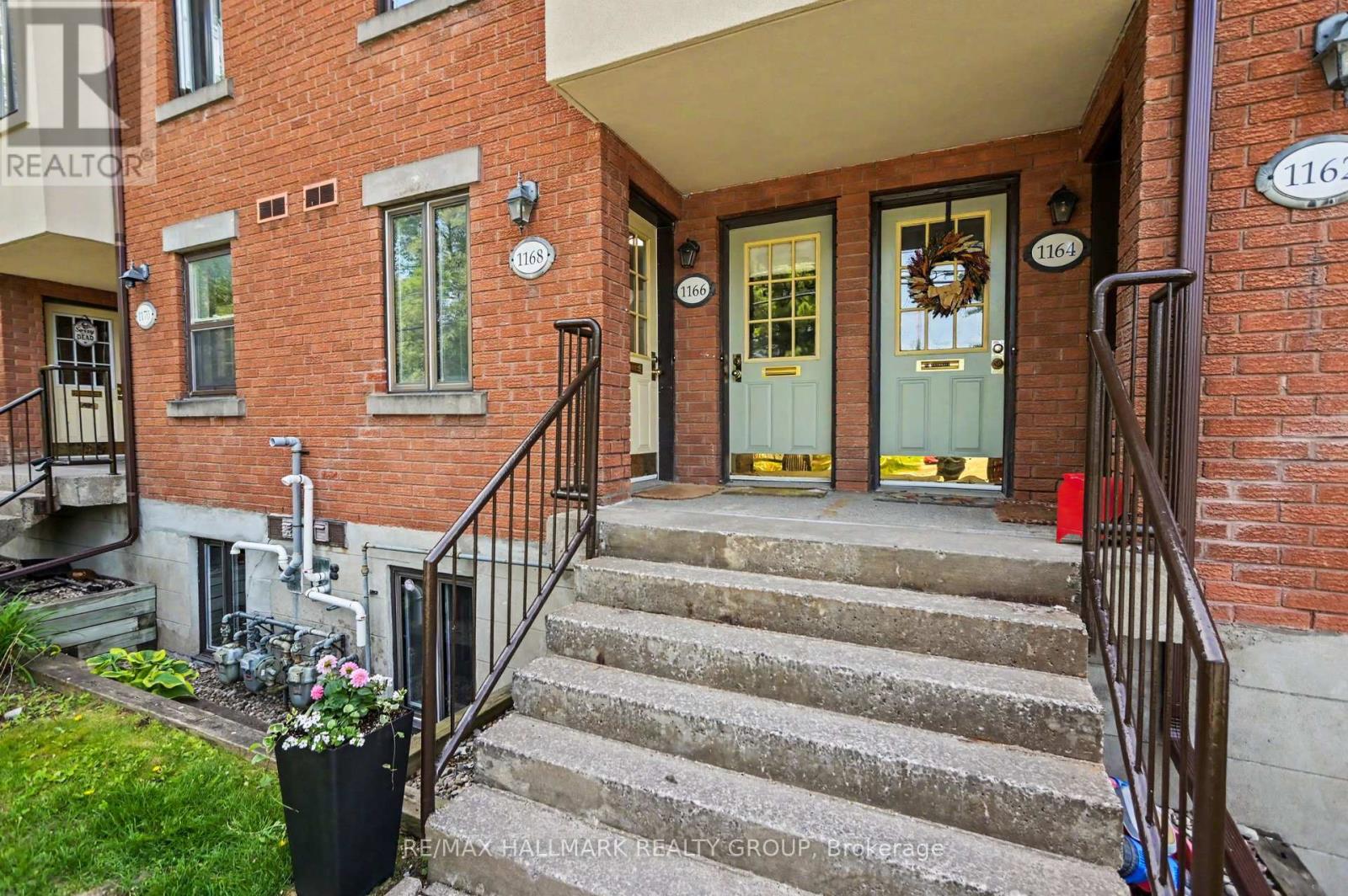 1168 Blasdell Avenue, Ottawa, Ontario  K1K 4H5 - Photo 3 - X13250298